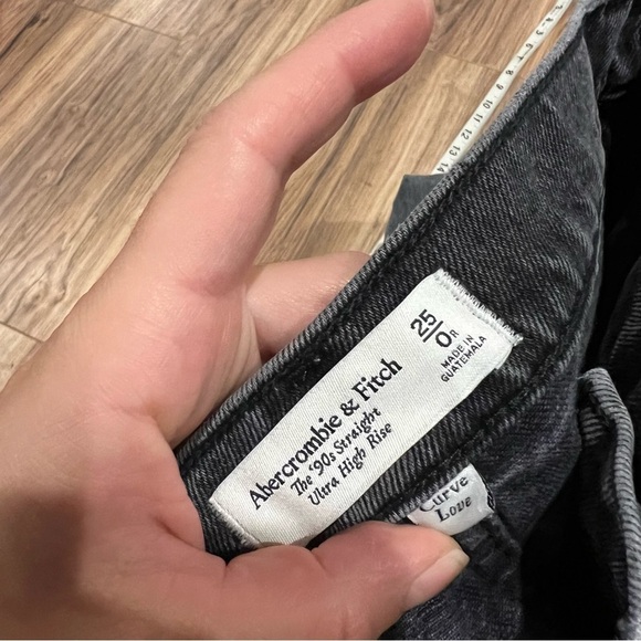 Abercrombie & Fitch 90's Straight Ultra High Rise Jeans Curve Love black slit - Picture 6 of 9